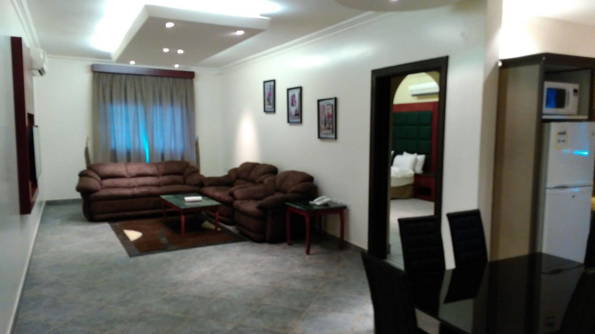 قصر اليمامة للاجنحة الفندقية-فرع السلام Riad Exterior foto